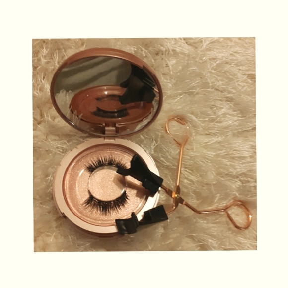 💋New in Package Magnetic Lashes - Picture 1 of 12